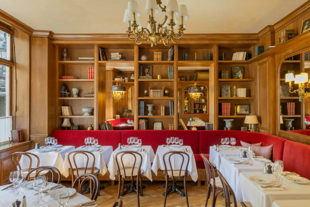 La petit chaise paris salle 
